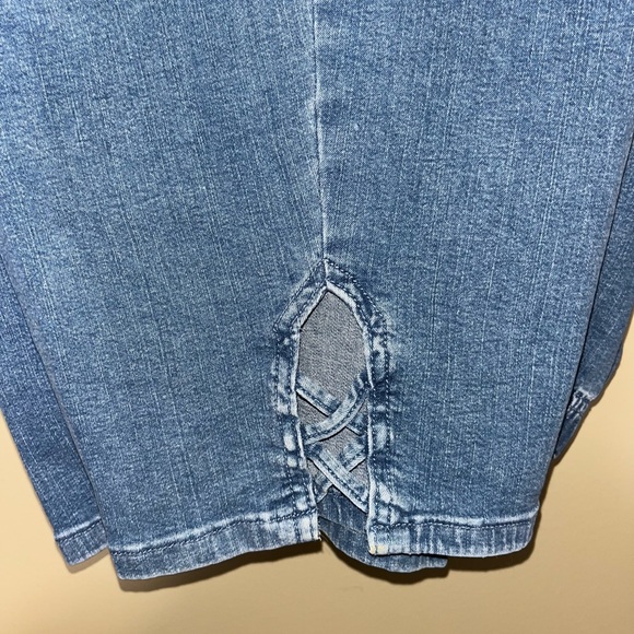 Women's Blue Jean Shorts/Capris - Picture 4 of 4